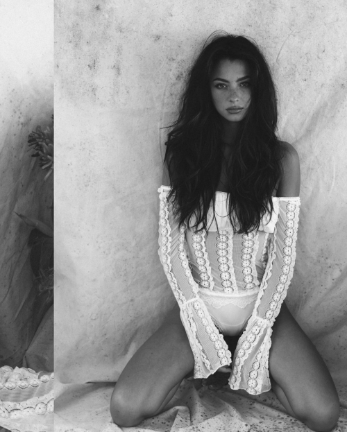 Mishka Silva at a Photoshoot, August 2025 8