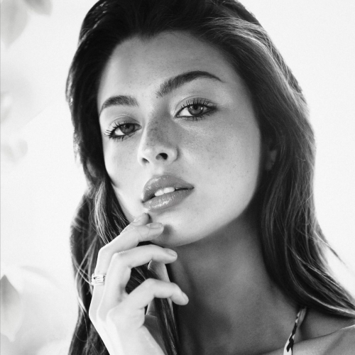 Mishka Silva at a photoshoot, August 2025 2