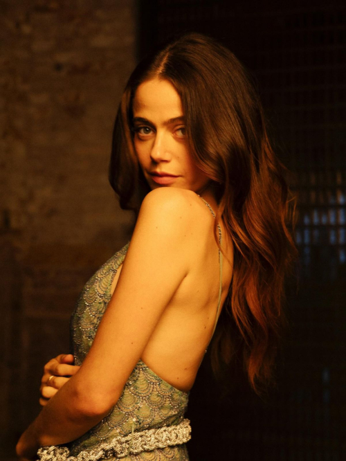 Molly Gordon at a photoshoot, August 2025