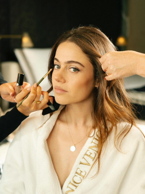 Molly Gordon at a photoshoot, August 2025 4
