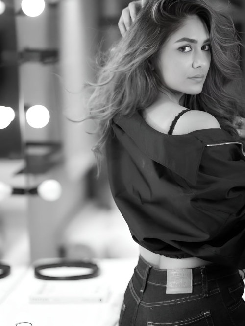 Mrunal Thakur in black and white photoshoot, Aug 2025 7