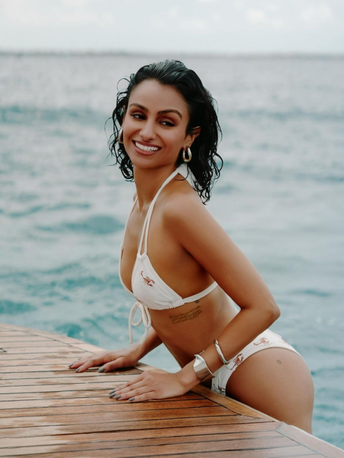 Nazanin Mandi glamorous Instagram photos, August 2025 2