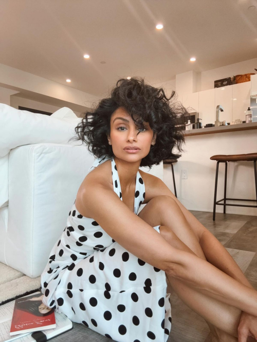 Nazanin Mandi Instagram photos, Aug 2025