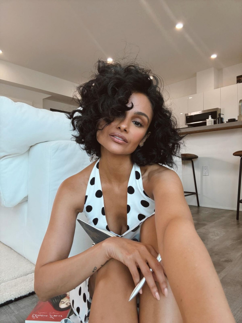 Nazanin Mandi Instagram photos, Aug 2025 5