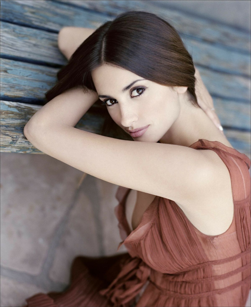 Penelope Cruz vintage photoshoot style, 2000 2