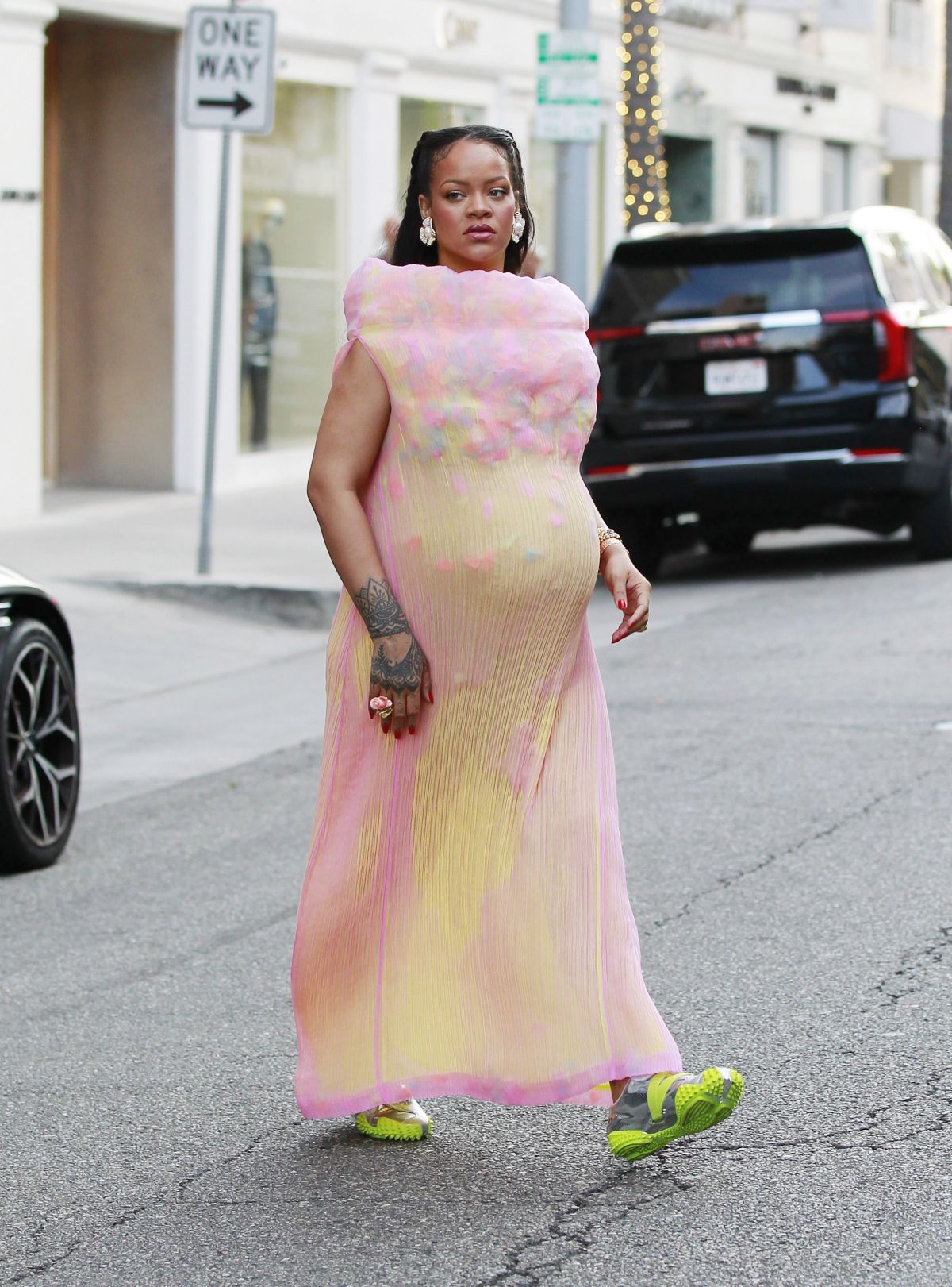 Pregnant Rihanna spotted out in Los Angeles