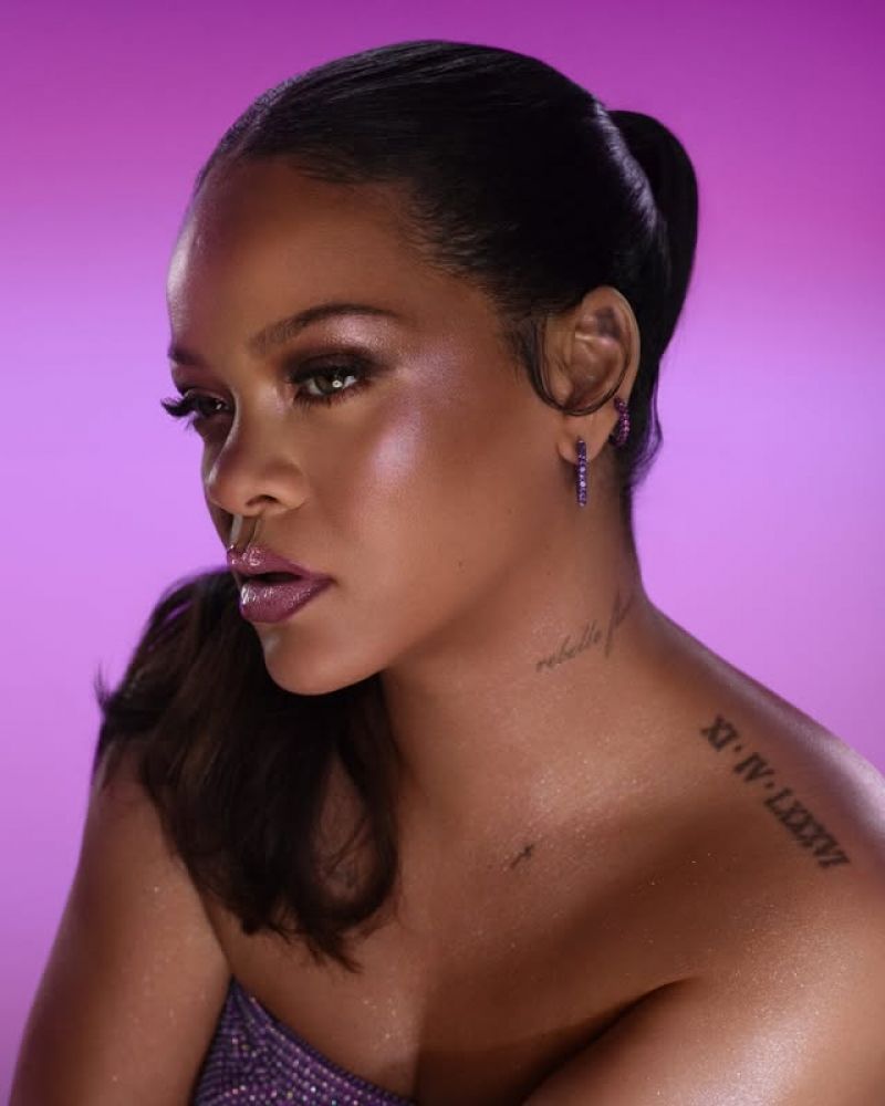 Rihanna glows in Fenty Beauty Diamond Bomb, 2025