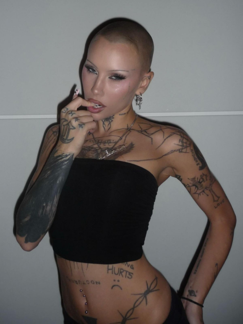 Siiickbrain drops edgy Instagram photos, August 2025