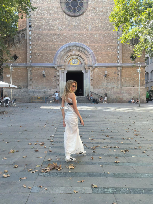 Stella Maxwell stuns in Instagram photos, August 2025 4