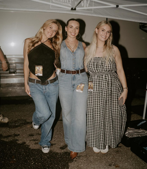 Xandra Pohl shines in Instagram photo, August 2025 12