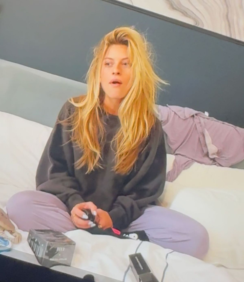Xandra Pohl shines in Instagram photo, August 2025 6