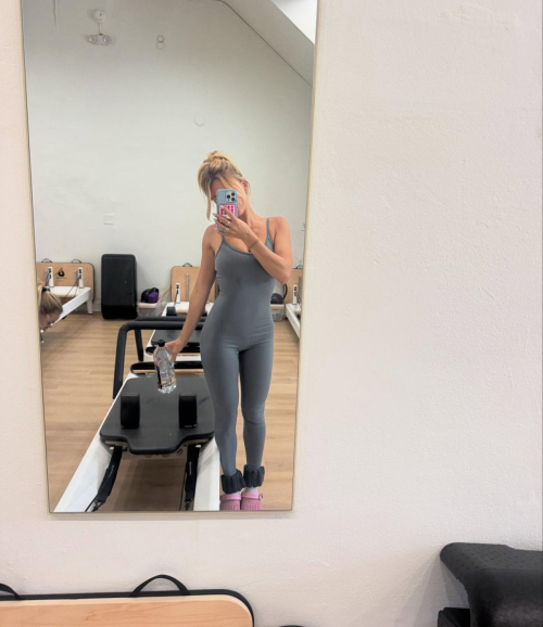 Xandra Pohl shines in Instagram photo, August 2025 8