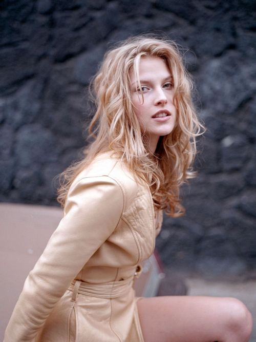 Ali Larter photoshoot, 2005 3