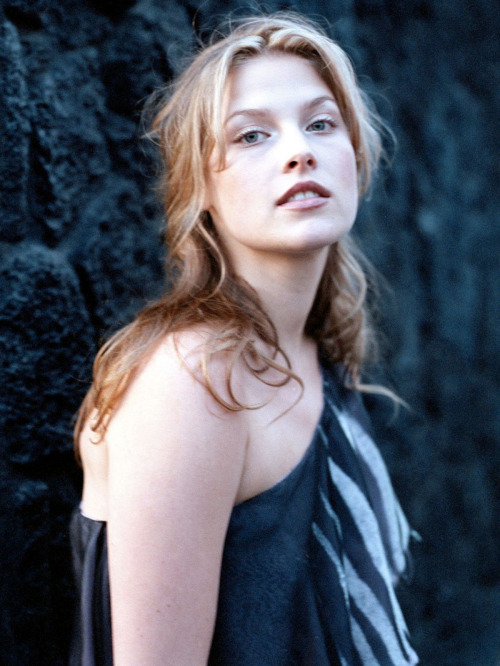 Ali Larter photoshoot, 2005 7