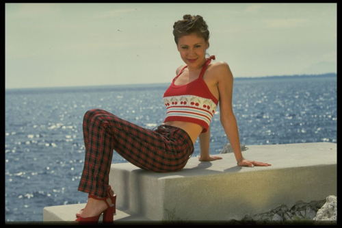 Alyssa Milano photoshoot, 1996 1