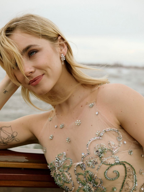 Clara Galle at a photoshoot, August 2025 6