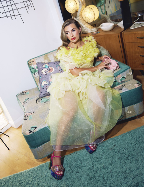 Dani Dyer at a photoshoot, 2025 2