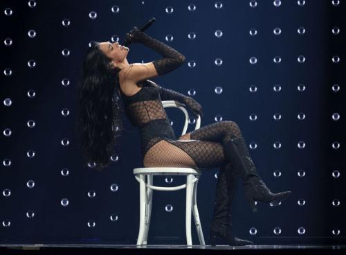 Dua Lipa Performs on Radical Optimism Tour in Toronto, September 2025 1