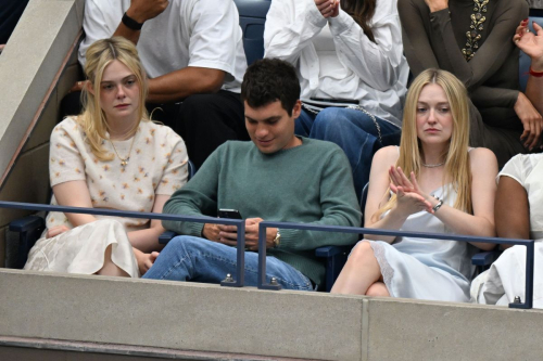 Elle and Dakota Fanning at US Open Men’s Final, Sep 2025 5