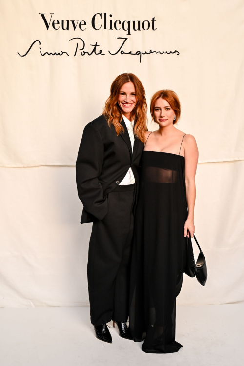 Emma and Julia Roberts at Jacquemus Veuve Clicquot Event, Sep 2025 9