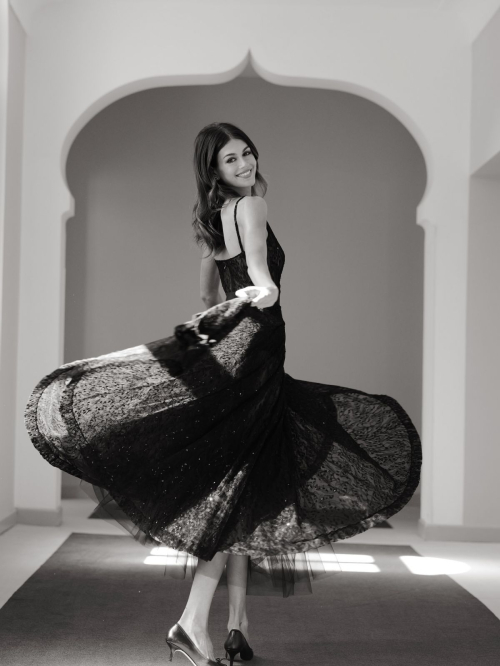 Kaia Gerber Black & White Photoshoot Venice, Sep 2025 4