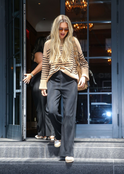 Kelsea Ballerini leaves hotel NYC, September 2025