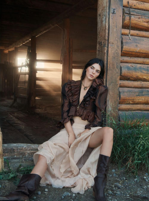Kendall Jenner and Gigi Hadid for Vogue, Oct 2025 7