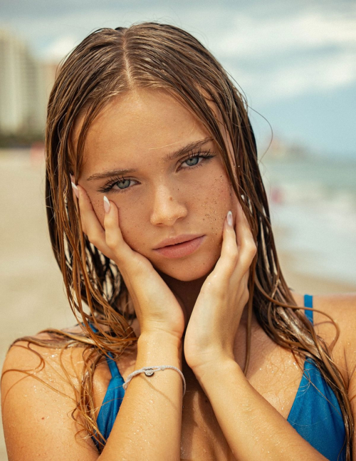 Kyla Dodds instagram photos, September 2025 2