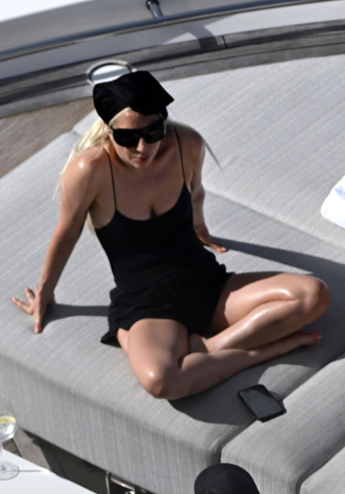 Lady Gaga and Michael Polansky on yacht Miami, September 2025 3