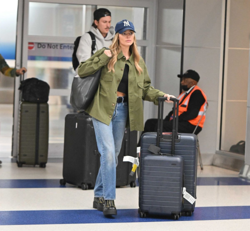 Margot Robbie with Cameron Land JFK, September 2025 3