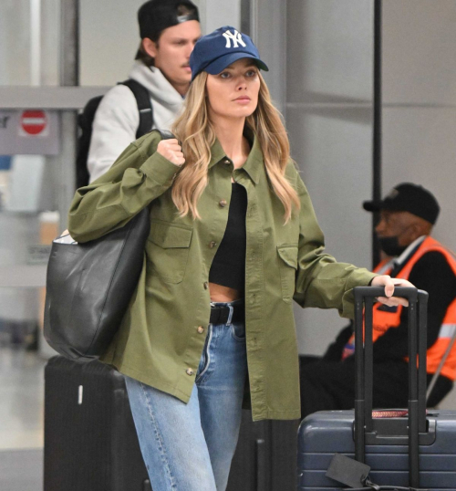 Margot Robbie with Cameron Land JFK, September 2025 4