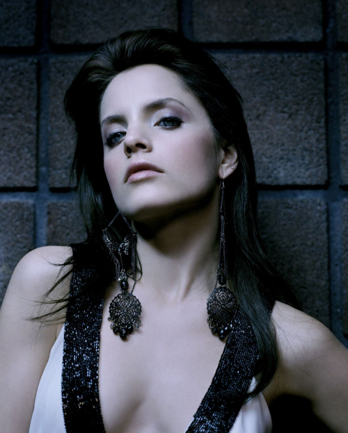 Mena Suvari Giant Magazine, 2005 9