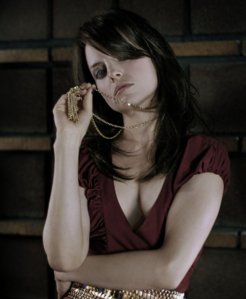 Mena Suvari Giant Magazine, 2005 7