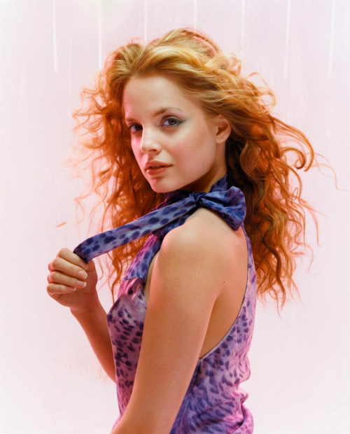 Mena Suvari Movieline, 2000 8