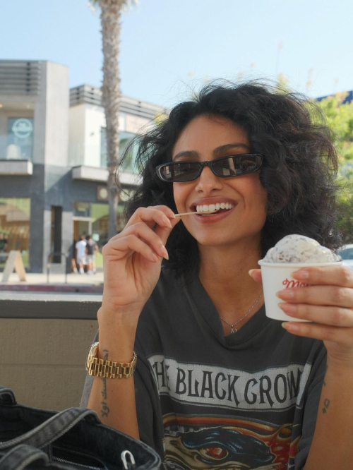Nazanin Mandi looks chic in Instagram photos, September 2025 1