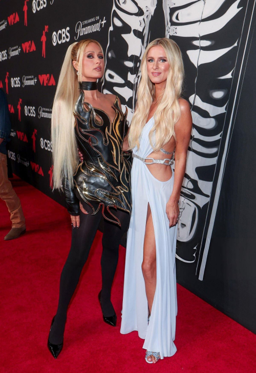 Paris and Nicky Hilton at MTV Video Music Awards, Sep 2025 2