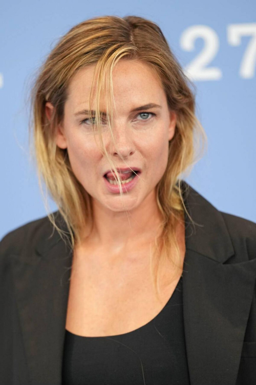 Rebecca Ferguson at A House of Dynamite Photocall – Venice Film Festival 2025 1