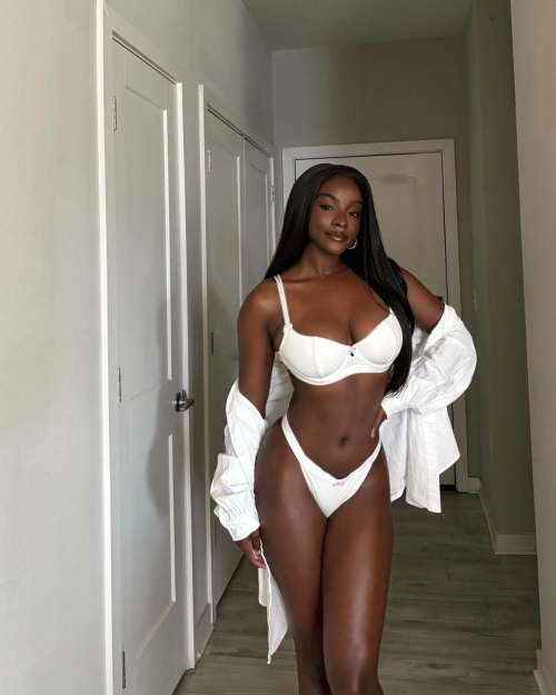Savannah Perkins instagram photos, September 2025