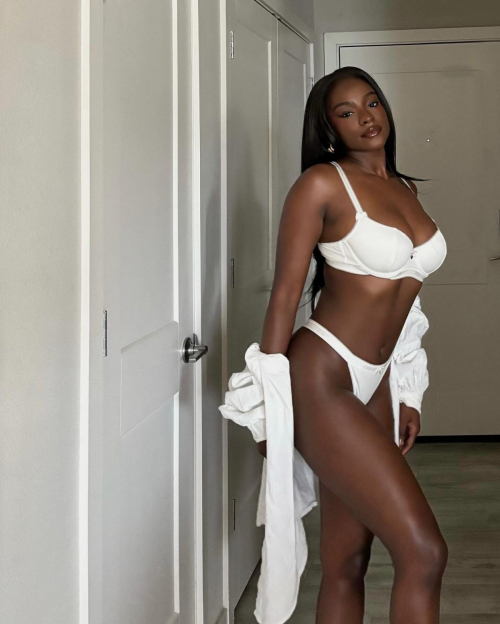 Savannah Perkins instagram photos, September 2025 24