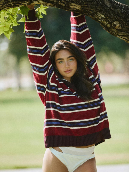 Taylor Nunez at a photoshoot, August 2025 1