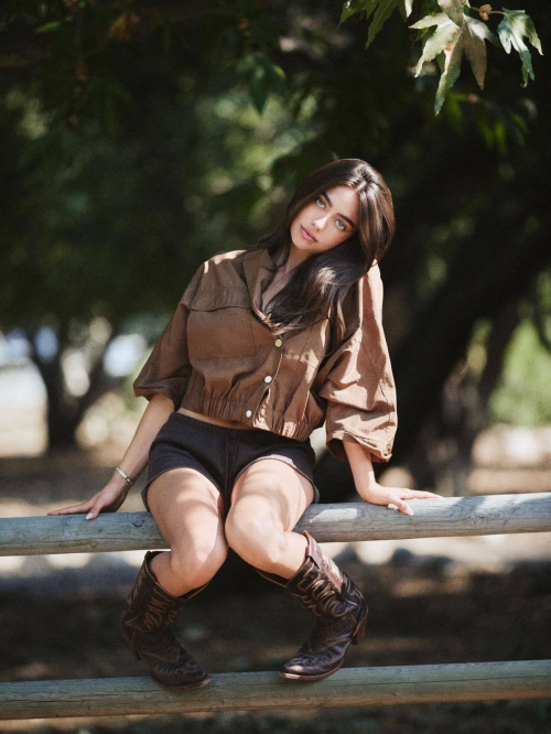 Taylor Nunez at a photoshoot, August 2025 6