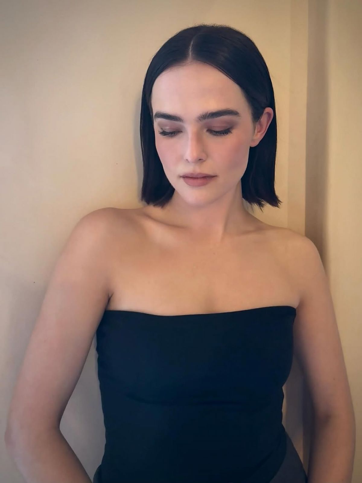 Zoey Deutch keeps it stylish in Instagram photos, September 2025