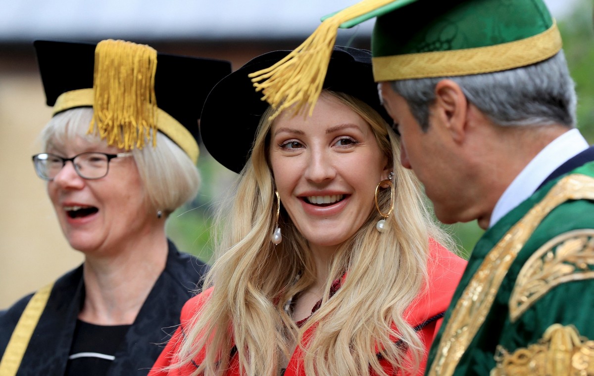 Ellie Goulding arrives Doctor of Arts Degree from the University of Kent 2019/07/18 1 Ellie Goulding arrives Doctor of Arts Degree from the University of Kent 2019/07/18 1